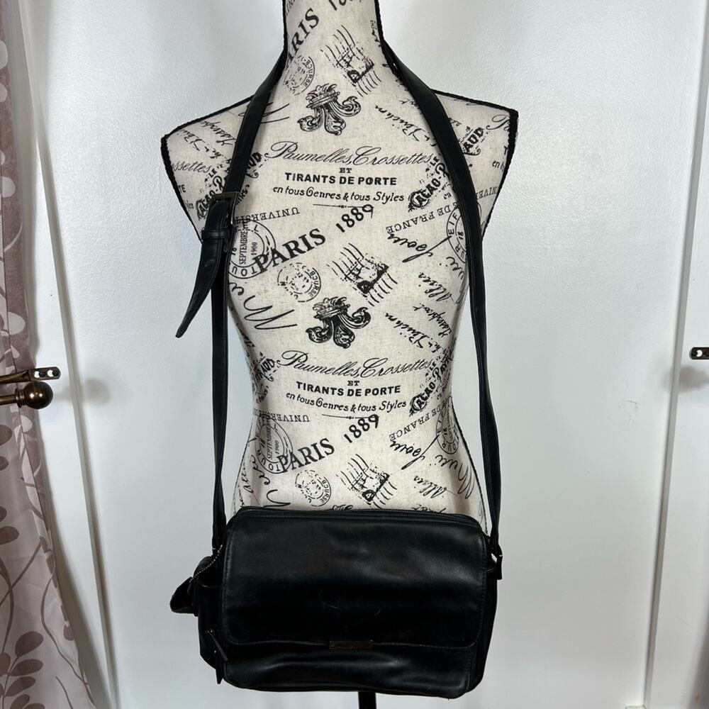 Vintage Worthington Black Genuine Leather Crossbody bag